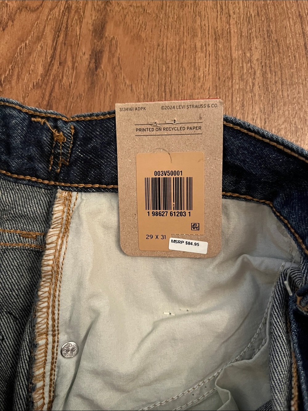NWT Levi’s Cinch Barrel Jeans - Picture 13 of 13